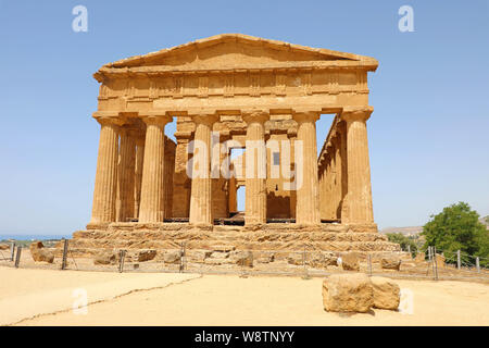 Tempio della Concordia e Valle dei Templi, Agrigento, Sicilia, Italia Foto Stock