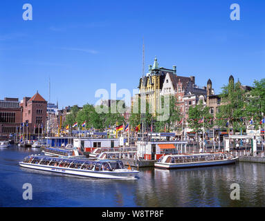 Canal Ferry Terminal, Damrak, Amsterdam, Olanda settentrionale, il Regno dei Paesi Bassi Foto Stock