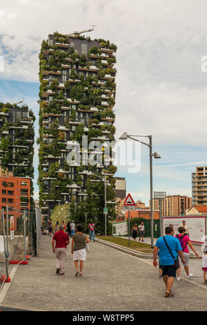 Bosco Verticale o Bosco Verticale torri residenziali, progettato da Boeri, Porta Nuova district, Milano, lombardia, italia. Le torri ha vinto il 2014 editio Foto Stock