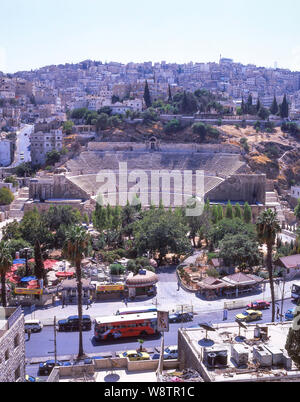 Vista della città e del teatro romano, Amman, Regno di Giordania Foto Stock