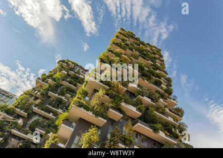 Bosco Verticale o Bosco Verticale torri residenziali, progettato da Boeri, Porta Nuova district, Milano, lombardia, italia. Le torri ha vinto il 2014 editio Foto Stock