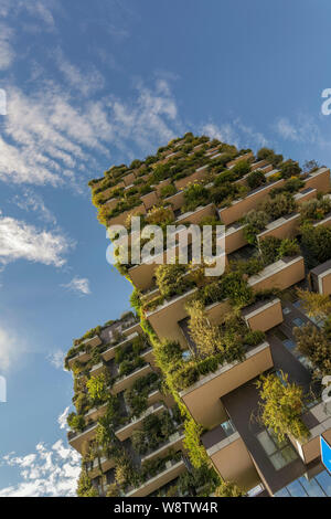 Bosco Verticale o Bosco Verticale torri residenziali, progettato da Boeri, Porta Nuova district, Milano, lombardia, italia. Le torri ha vinto il 2014 editio Foto Stock