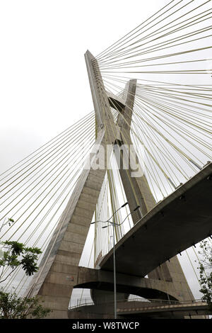 Sao Paulo City landmark Estaiada Bridge, Brasile Foto Stock