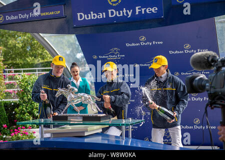 Ascot, Regno Unito. 10 Agosto, 2019. Fantini Yuga Kawada, Vincent Ho Chak-Yiu e Mark Zahra vincere il Dubai Duty Free Shergar Cup per il "resto del mondo team'. La gara è un unica i punti in base alla concorrenza dove 12 del mondo's top fantini competere in quattro squadre su quattro gare. Le squadre sono in Gran Bretagna e in Irlanda, le ragazze, in Europa e nel resto del mondo. Credito: Maureen McLean/Alamy Foto Stock