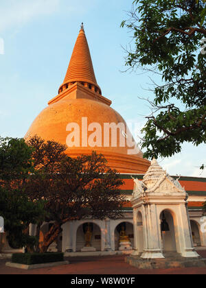 Phra Pathom Chedi, Nakhon Pathom, Thailandia, Asia Foto Stock