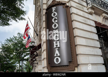 Washington, DC - Agosto 7, 2019: un negozio segno anteriore per un brasiliano elegante steak house - Fogo de Chao in downtown DC Foto Stock