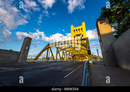 La mattina presto dal Tower Bridge Foto Stock