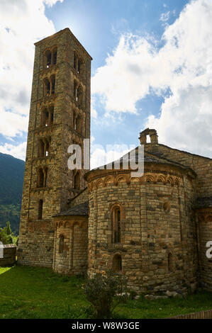 Sant Climent de Taüll la torre e la chiesa, Chiese romaniche catalane della Vall de Boí (Bohí valley, Alta Ribagorza, Lleida,Pirenei,cataluña,Spagna) Foto Stock