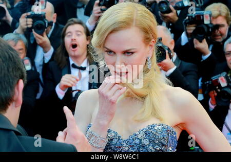 Attrice australiana Nicole Kidman arriva in corrispondenza della apertura red carpet evento della sessantasettesima Cannes Film Festival di Cannes, Francia, 14 maggio 2014. Foto Stock