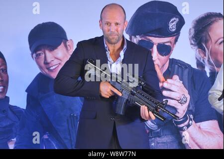 Attore britannico Jason Statham pone durante una conferenza stampa per il suo nuovo film, le parti soggette a usura 3, a Pechino, Cina, 1 agosto 2014. Foto Stock