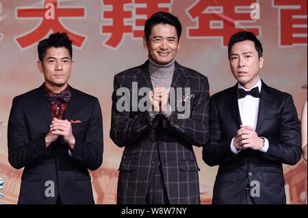 (Da sinistra) Hong Kong attore Aaron Kwok, Chow Yun-fat e Donnie Yen pongono durante una Premiere per il loro nuovo filmato, il re delle scimmie, a Pechino, in Cina, 19 Foto Stock