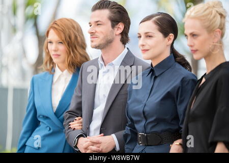 (Da sinistra) attrice francese Lea Seydoux, attore Gaspard Ulliel, attrice Amira Casar e modello Aymeline Valade pongono a una foto per il loro film, Sain Foto Stock