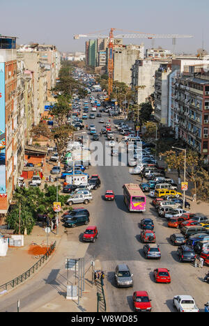 Antenna di Angola capitale Luanda strade trafficate Foto Stock