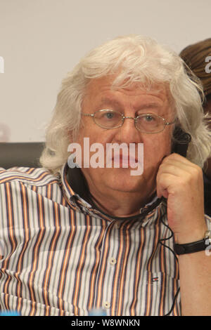 Scrittore ungherese Peter Esterhazy assiste il forum del 2014 Shanghai letteratura internazionale settimana in Cina a Shanghai, 12 agosto 2014. Una straniera Foto Stock