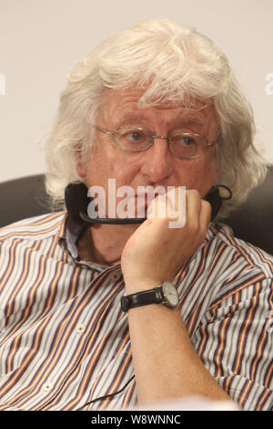 Scrittore ungherese Peter Esterhazy assiste il forum del 2014 Shanghai letteratura internazionale settimana in Cina a Shanghai, 12 agosto 2014. Una straniera Foto Stock