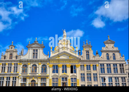 Edifici e architettura in Grand Place o Grote Markt, la piazza centrale di Bruxelles, Belgio. Foto Stock