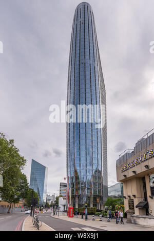 Uno Blackfriars grattacielo, 1-16 Blackfriars Rd, South Bank di Londra SE1 9GD. 170 metri di alta torre con 274 appartamenti, situato sulla London South Bank Foto Stock