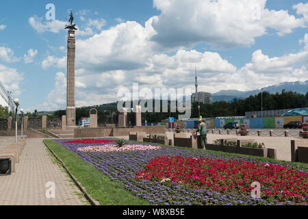 Il Golden Warrior monumento ad Almaty in Kazakistan. Foto Stock