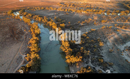 La bassa altitudine antenna della grande Anabranch del Darling fiume Meandro attraverso una semi-arido paesaggio appena a nord di unione con il Murray Ri Foto Stock