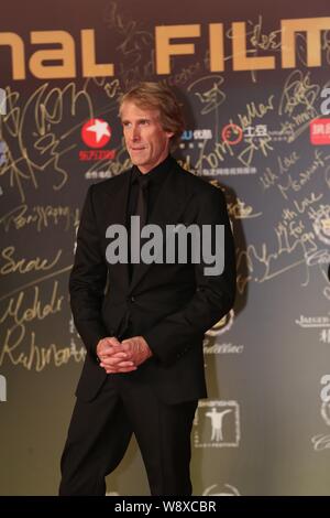 Regista americano Michael Bay pone sul tappeto rosso per la cerimonia di chiusura del XVII Festival Cinematografico Internazionale di Shanghai in Cina a Shanghai, 22 Foto Stock