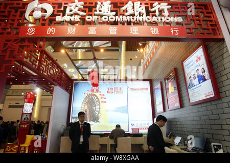 --FILE--Vista della gabbia della banca delle comunicazioni nel corso di una mostra a Shanghai in Cina, 23 novembre 2013. Con le banche di fronte a un capitale shortf Foto Stock