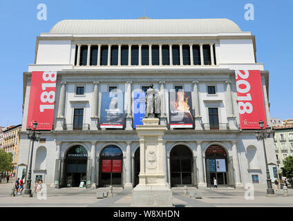 MADRID, Spagna - luglio 2, 2019: Teatro Real (teatro reale) è una grande opera house si trova a Madrid Foto Stock