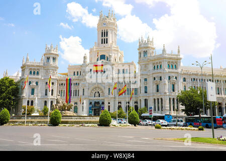 MADRID, Spagna - luglio 2, 2019: la facciata principale del Municipio, situato in Plaza de Cibeles square, il Consiglio municipale di Madrid, Spagna Foto Stock