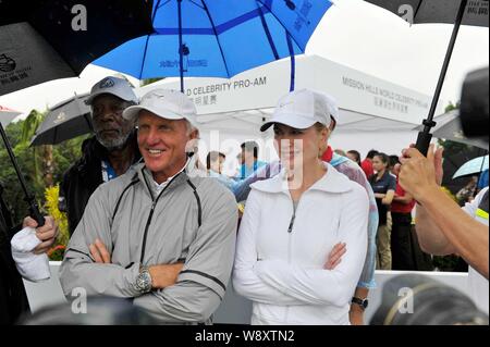 Attrice australiana Nicole Kidman, destra, pone con golfista australiano Greg Norman, sinistra e attore americano Morgan Freeman, indietro durante il 2014 Miss Foto Stock