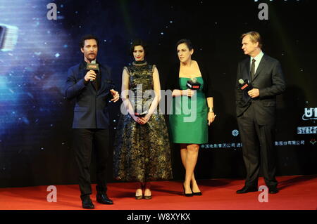 (Da sinistra) attore americano Matthew McConaughey, actrice americano Anne Hathaway, British film di produttori di Emma Thommas e British film del regista Christoph Foto Stock