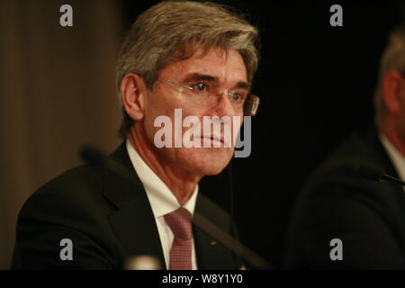 Joe Kaeser, CEO di Siemens AG, è raffigurato nel corso di una conferenza stampa a Pechino, in Cina, il 9 luglio 2014. Foto Stock