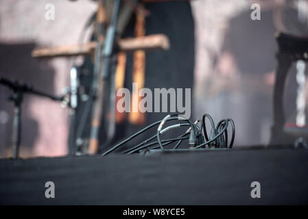 Cavi Audio sul palco al concerto di musica Foto Stock