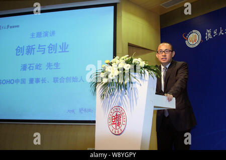 --FILE--Pan Shiyi, co-fondatore, Presidente e co-CEO di Soho Cina, offre un discorso themed 'Innovazione e imprenditorialità" presso la Fudan University di Sh Foto Stock