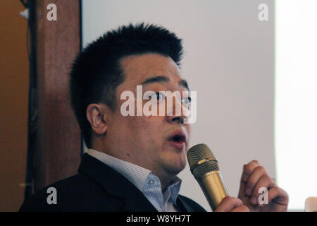 Bobby Lee, CEO di BTC Cina, parla a un evento di lancio per Chinas primo BitCoin ATM in Cina a Shanghai, 15 aprile 2014. Una società cinese ha lanciato Chi Foto Stock