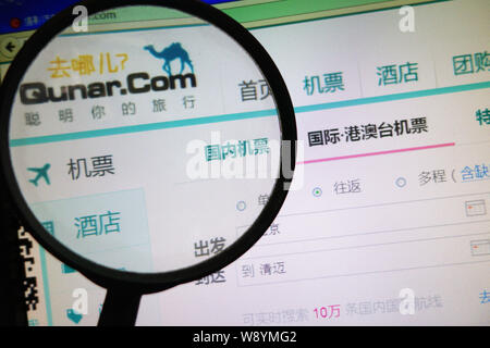 --FILE--un cinese netizen accede al sito web di Qunar.com a Pechino in Cina, 1 agosto 2014. Qunar.com totale ricavi per il secondo trimestre del 2014 Foto Stock