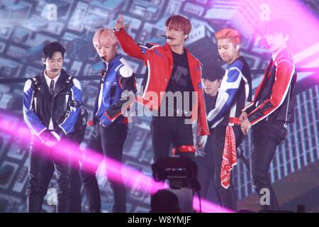 Hong Kong Cina. 11 Ago, 2019. EXO tenuto un concerto in Asia World-Expo a Hong Kong in Cina il 11 agosto, 2019.(foto di TPG) Credito: TopPhoto/Alamy Live News Foto Stock