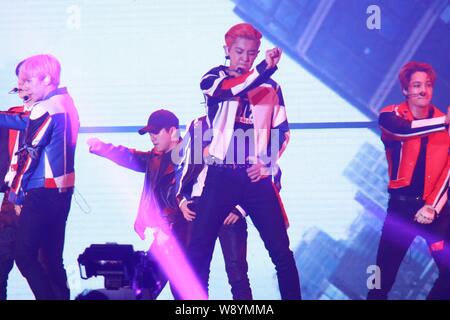 Hong Kong Cina. 11 Ago, 2019. EXO tenuto un concerto in Asia World-Expo a Hong Kong in Cina il 11 agosto, 2019.(foto di TPG) Credito: TopPhoto/Alamy Live News Foto Stock