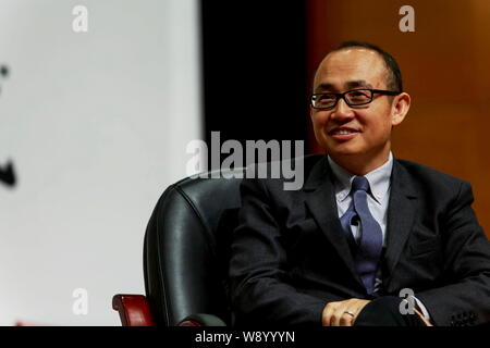 --FILE--Pan Shiyi, co-fondatore, Presidente e co-CEO di SOHO Cina, sorrisi durante una lezione all Università di Business Internazionale e di economia in bei Foto Stock