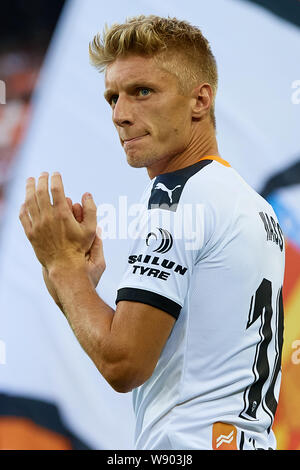 VALENCIA, Spagna - 10 agosto: Daniel Wass di Valencia CF plaude alla folla prima di Bwin Trofeo Naranja amichevole tra Valencia CF e FC Internazionale a Estadio Mestalla il 10 agosto 2019 a Valencia, in Spagna. (Foto di ottenere immagini pronto/MB Media) Foto Stock