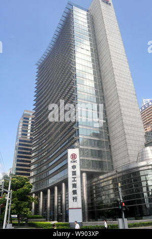 --FILE--Vista della Shanghai branch office edificio della ICBC (industriale e banca commerciale della Cina) nel Quartiere Finanziario di Lujiazui Pudong in, Sh Foto Stock