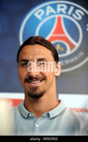 Zlatan Ibrahimovic di Parigi Saint-Germain partecipa a una conferenza stampa per una partita amichevole contro la squadra di calcio locale Kitchee a Hong Kong, Cina, 26 Foto Stock