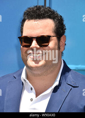 LOS ANGELES, CA - 10 agosto: Josh Gad assiste la premiere del Sony "Angry Birds Movie 2' al Regency Theatre di Westwood il 10 agosto 2019 a Los Angeles, California. Foto Stock