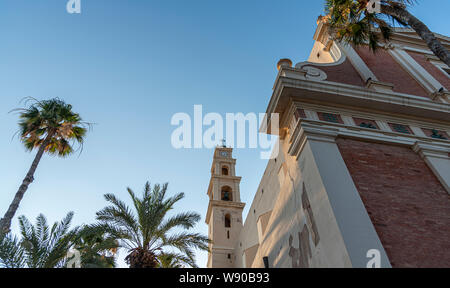 Vista della Chiesa di San Pietro e la torre campanaria in Jaffa, Tel Aviv, Israele Foto Stock