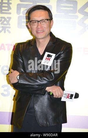 Hong Kong Direttore Andrew Lau Wai-keung pone durante una conferenza stampa della trentasettesima Hong Kong International Film Festival, a Hong Kong, Cina, 21 feb. Foto Stock