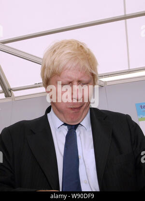 Boris Johnson che agisce come il sindaco di Londra apre il London Food festival Foto Stock