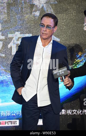 Stati Uniti Azione di Hollywood Star Jean-Claude Van Damme partecipa a una conferenza stampa per il film 'il Pancake Man' a Pechino in Cina, 25 novembre 2014. Foto Stock