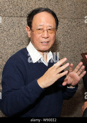 --FILE--Hu Deping, il figlio più anziano dell ex Segretario Generale della CPC (Partito Comunista della Cina) Comitato Centrale Hu Yaobang, è stato intervistato da un Foto Stock