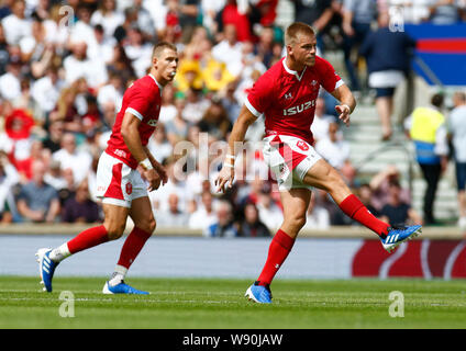 Londra, Regno Unito. 11 Ago, 2019. Londra, Inghilterra. Agosto 11: Gareth Anscombe del Galles durante Quilter International tra Inghilterra e Galles a Twickenham Stadium il 11 agosto 2019 a Londra, Inghilterra. Credit: Azione Foto Sport/Alamy Live News Foto Stock