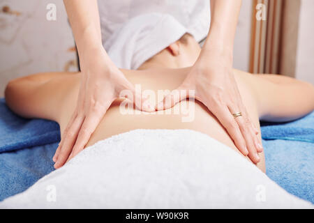 Professional massaggio alla schiena Foto Stock