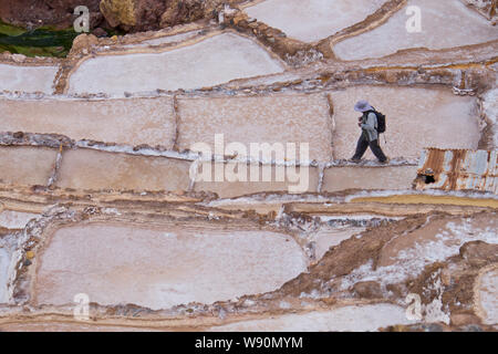 Maras Saltpan Salinas nella Valle Sacra degli Incas, vicino a Cusco.Perù Foto Stock