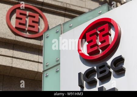 --FILE--Vista di un ramo della ICBC (industriale e banca commerciale della Cina) in Cina a Shanghai, 24 febbraio 2013. L'Industriale e banca commerciale Foto Stock